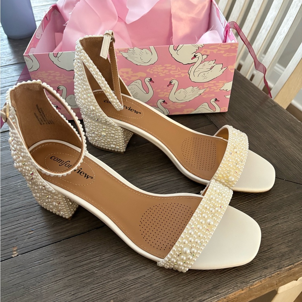 Comfortview Pearl Embellished White Heels